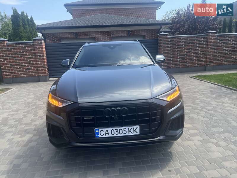 Внедорожник / Кроссовер Audi Q8 2022 в 