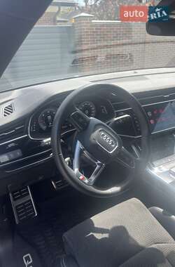 Внедорожник / Кроссовер Audi Q8 2022 в 
