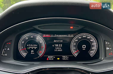 Внедорожник / Кроссовер Audi Q8 2019 в 