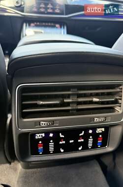 Позашляховик / Кросовер Audi Q8 2022 в 