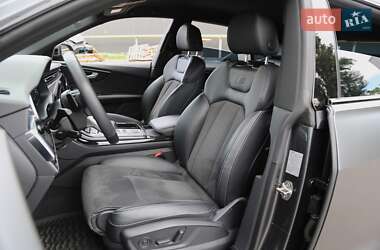 Внедорожник / Кроссовер Audi Q8 2021 в 