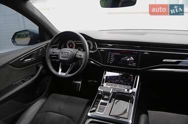 Внедорожник / Кроссовер Audi Q8 2021 в 