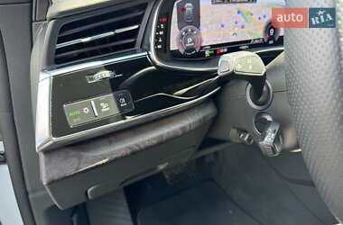 Внедорожник / Кроссовер Audi Q8 2020 в 