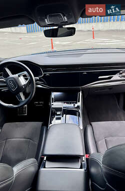 Позашляховик / Кросовер Audi Q8 2018 в 