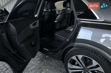 Позашляховик / Кросовер Audi Q8 2021 в 