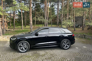 Внедорожник / Кроссовер Audi Q8 2021 в 