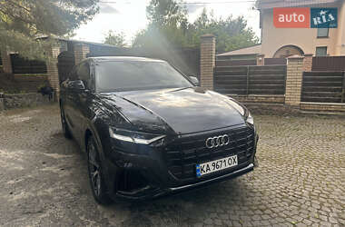 Внедорожник / Кроссовер Audi Q8 2021 в 