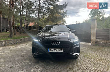 Внедорожник / Кроссовер Audi Q8 2021 в 