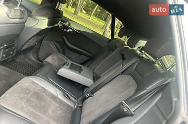 Внедорожник / Кроссовер Audi Q8 2021 в 