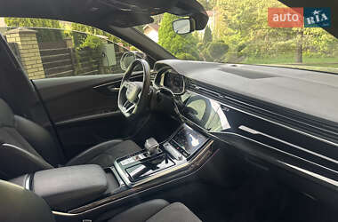 Внедорожник / Кроссовер Audi Q8 2021 в 