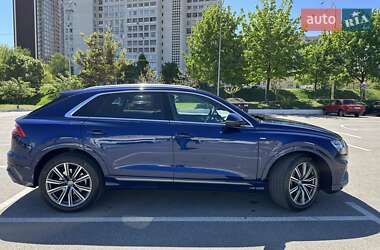 Позашляховик / Кросовер Audi Q8 2018 в 