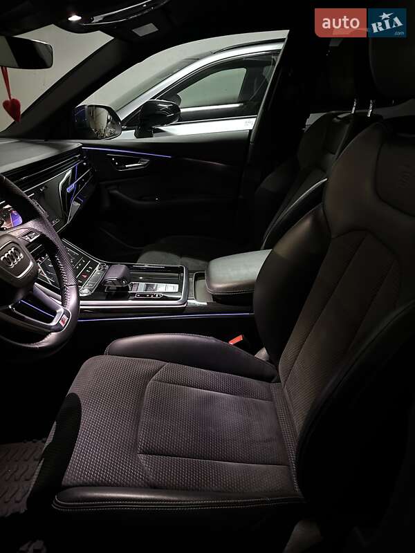 Позашляховик / Кросовер Audi Q8 2018 в Києві