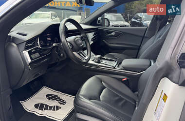 Позашляховик / Кросовер Audi Q8 2018 в 