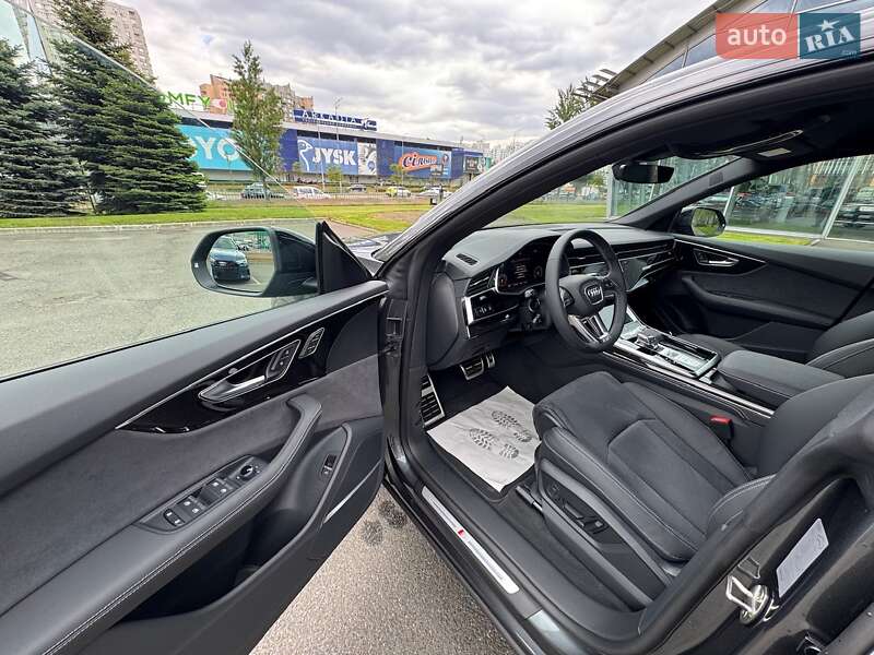 Внедорожник / Кроссовер Audi Q8 2024 в Киеве