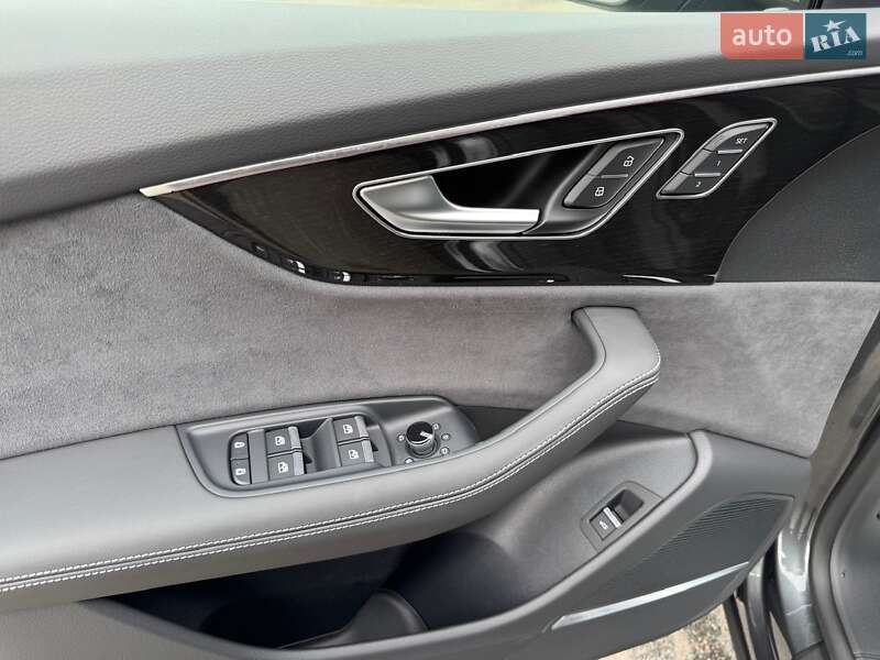 Внедорожник / Кроссовер Audi Q8 2024 в Киеве