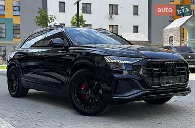 Позашляховик / Кросовер Audi Q8 2021 в 