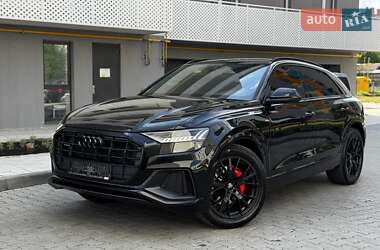 Позашляховик / Кросовер Audi Q8 2021 в 