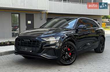 Позашляховик / Кросовер Audi Q8 2021 в 