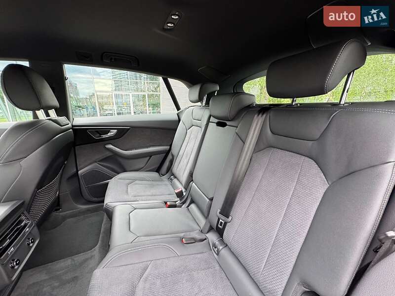 Внедорожник / Кроссовер Audi Q8 2024 в Киеве