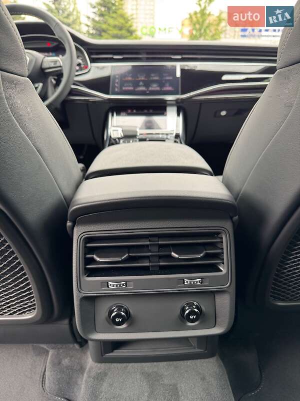 Внедорожник / Кроссовер Audi Q8 2024 в Киеве