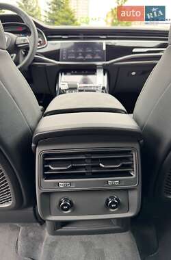 Внедорожник / Кроссовер Audi Q8 2024 в 