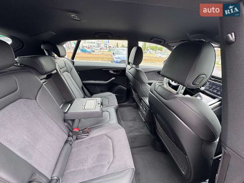 Внедорожник / Кроссовер Audi Q8 2024 в Киеве