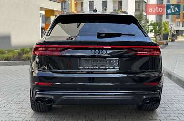Позашляховик / Кросовер Audi Q8 2021 в 
