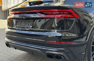 Позашляховик / Кросовер Audi Q8 2021 в 