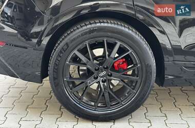 Позашляховик / Кросовер Audi Q8 2021 в 