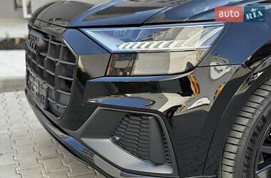 Позашляховик / Кросовер Audi Q8 2021 в 