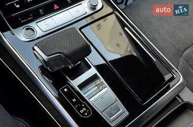 Позашляховик / Кросовер Audi Q8 2021 в 