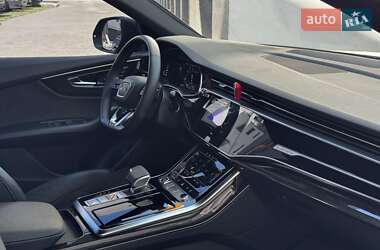 Позашляховик / Кросовер Audi Q8 2021 в 