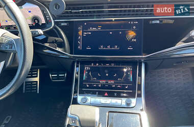 Позашляховик / Кросовер Audi Q8 2021 в 