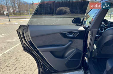 Позашляховик / Кросовер Audi Q8 2021 в 
