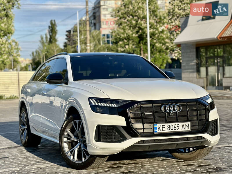 Позашляховик / Кросовер Audi Q8 2020 в 