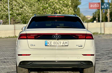 Позашляховик / Кросовер Audi Q8 2020 в 