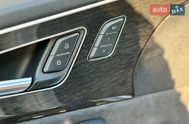 Позашляховик / Кросовер Audi Q8 2020 в 
