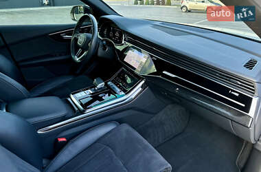 Позашляховик / Кросовер Audi Q8 2020 в 