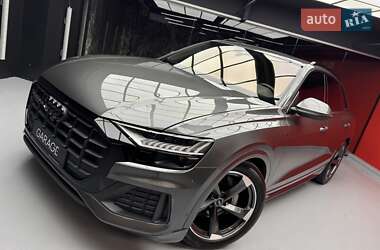 Внедорожник / Кроссовер Audi Q8 2021 в 