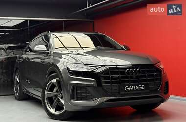 Внедорожник / Кроссовер Audi Q8 2021 в 
