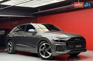 Внедорожник / Кроссовер Audi Q8 2021 в 