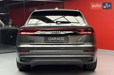 Внедорожник / Кроссовер Audi Q8 2021 в 