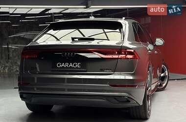 Внедорожник / Кроссовер Audi Q8 2021 в 