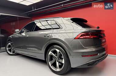 Внедорожник / Кроссовер Audi Q8 2021 в 