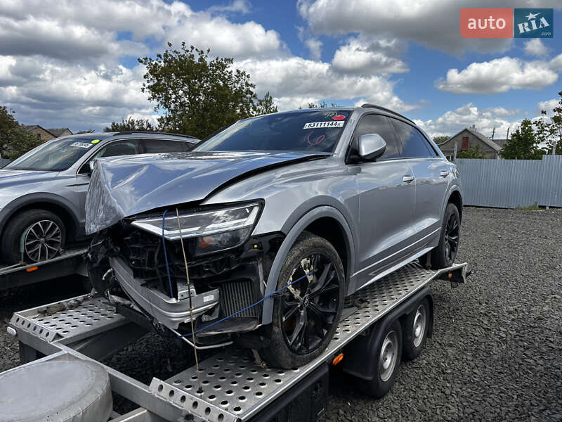 Позашляховик / Кросовер Audi Q8 2020 в 