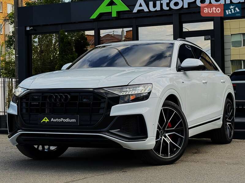 Внедорожник / Кроссовер Audi Q8 2022 в 