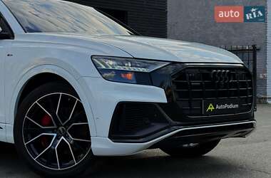 Внедорожник / Кроссовер Audi Q8 2022 в 
