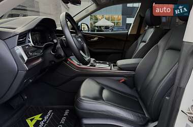 Внедорожник / Кроссовер Audi Q8 2022 в 