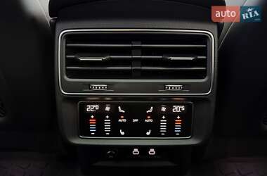 Внедорожник / Кроссовер Audi Q8 2022 в 