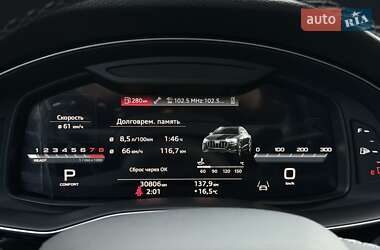 Внедорожник / Кроссовер Audi Q8 2022 в 